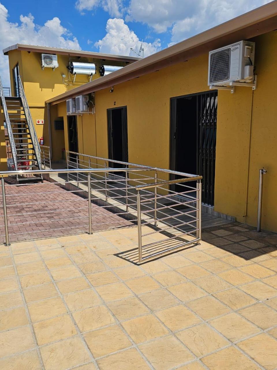 Divine Guest Lodge Rustenburg Luaran gambar