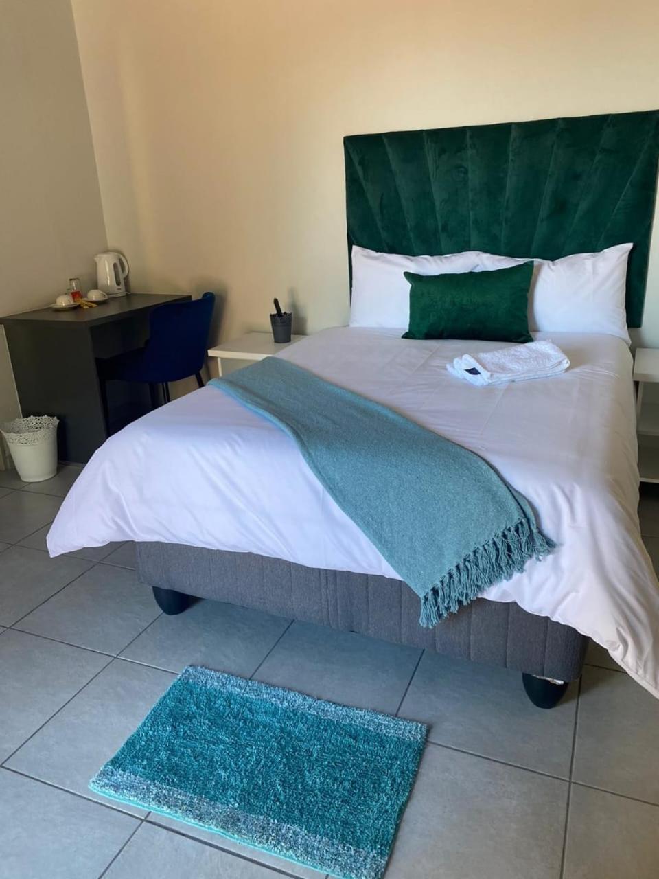 Divine Guest Lodge Rustenburg Luaran gambar