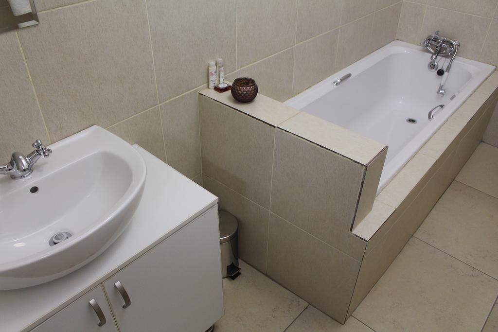 Divine Guest Lodge Rustenburg Luaran gambar