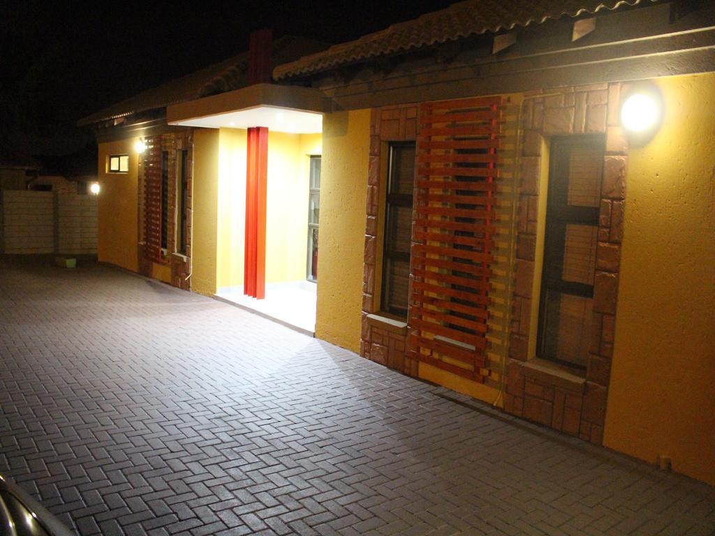 Divine Guest Lodge Rustenburg Luaran gambar